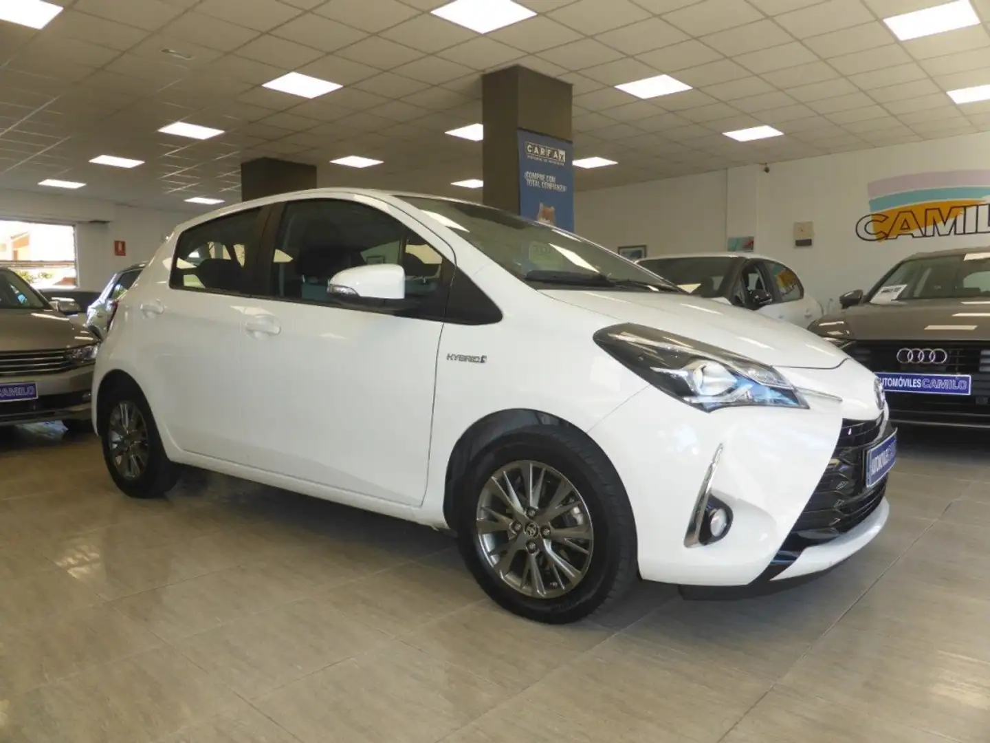 Toyota Yaris 100H 1.5 Active Tech Blanc - 1