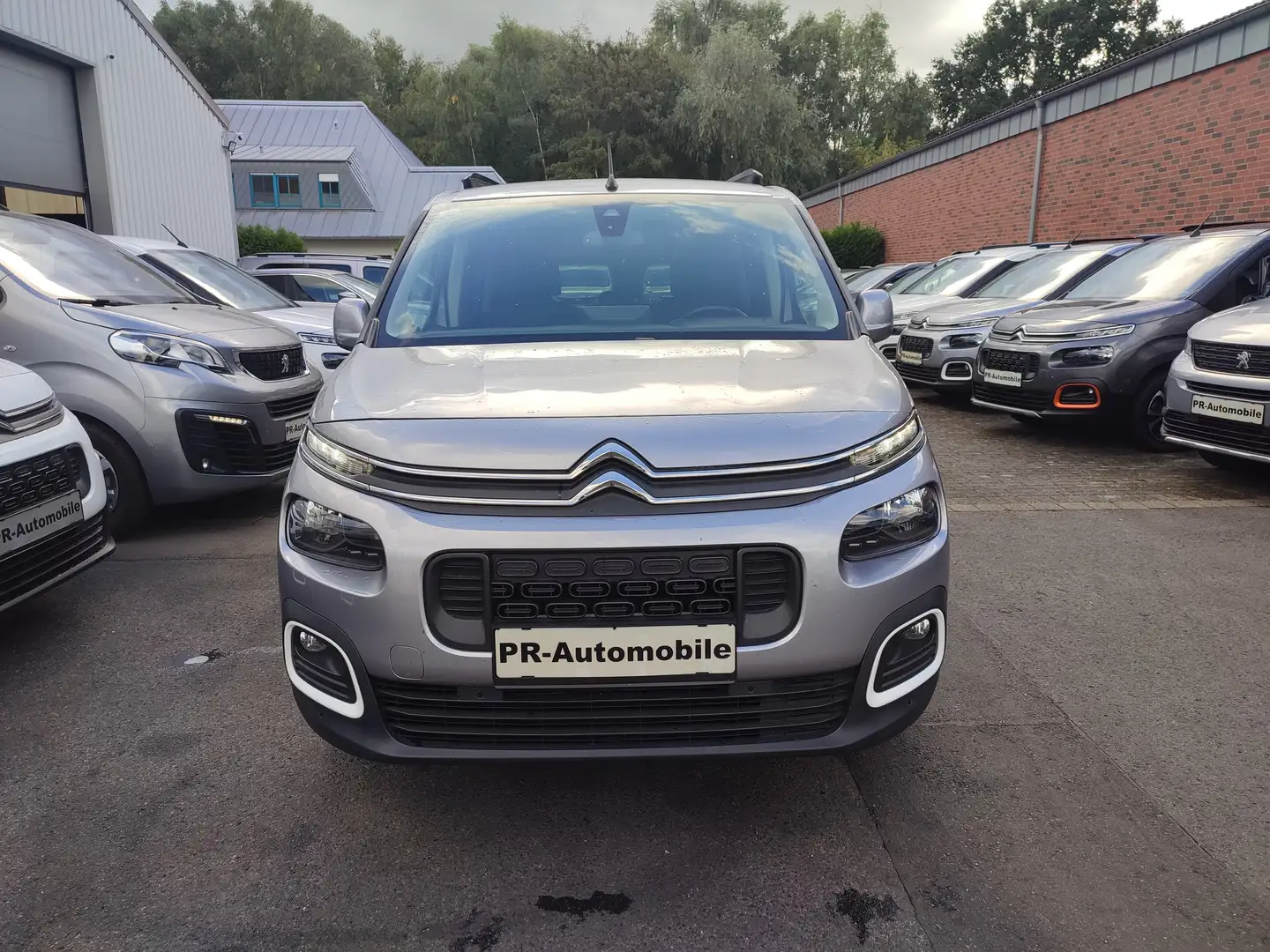 Citroen Berlingo PureTech 110 Klimaaut/Navi/PDC+Cam Grau - 2