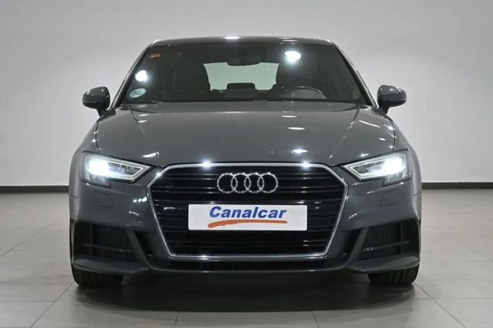 Audi A3 Sportback 1.6 TDI 110 CV Gris - 2