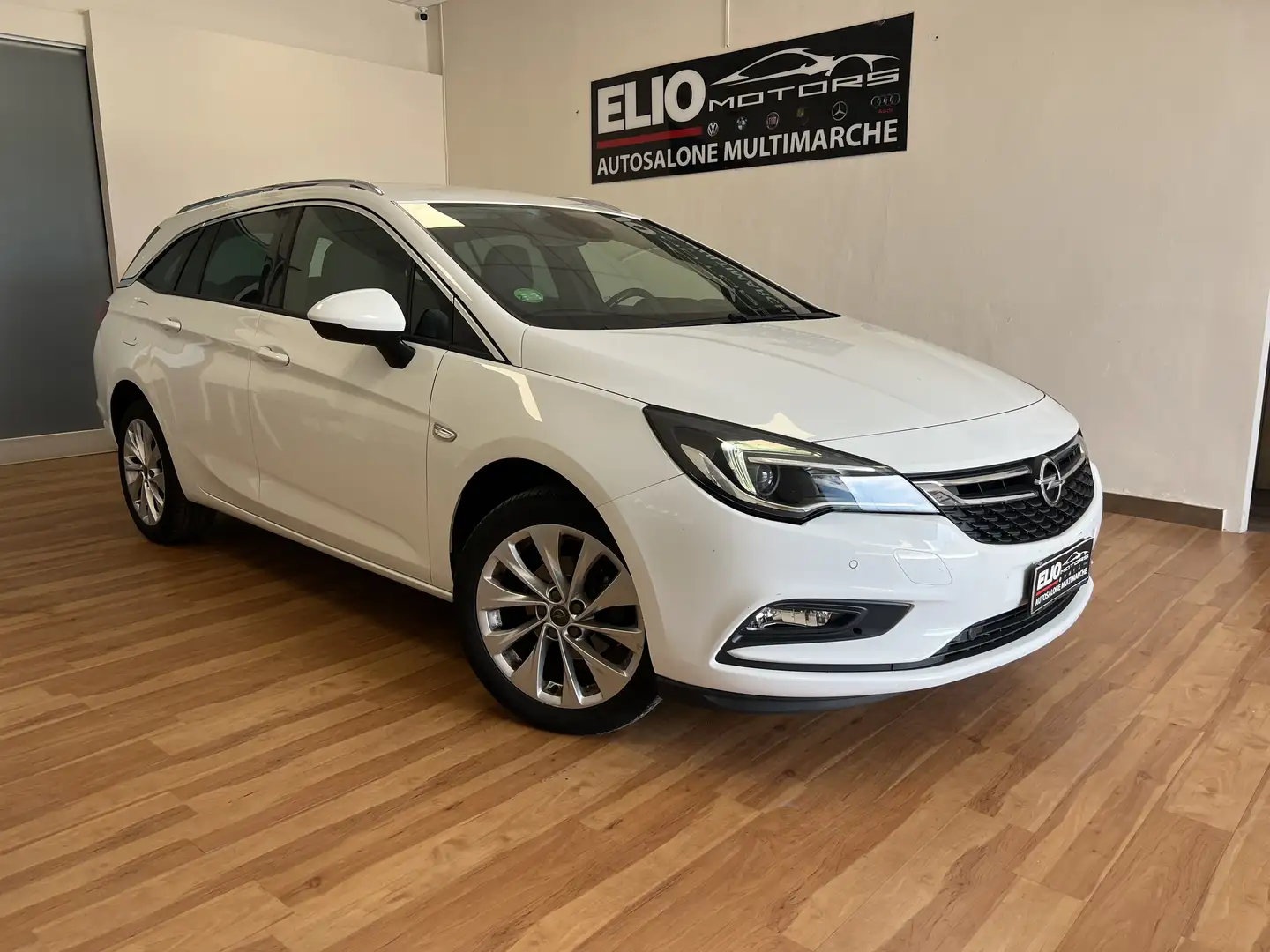 Opel Astra Sports Tourer 1.4 t Dynamic ecoM 110cv - 1