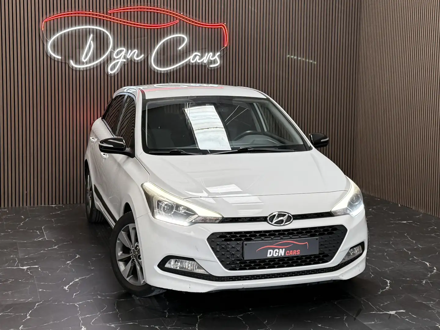 Hyundai i20 i20 1.2i Blackline Wit - 2