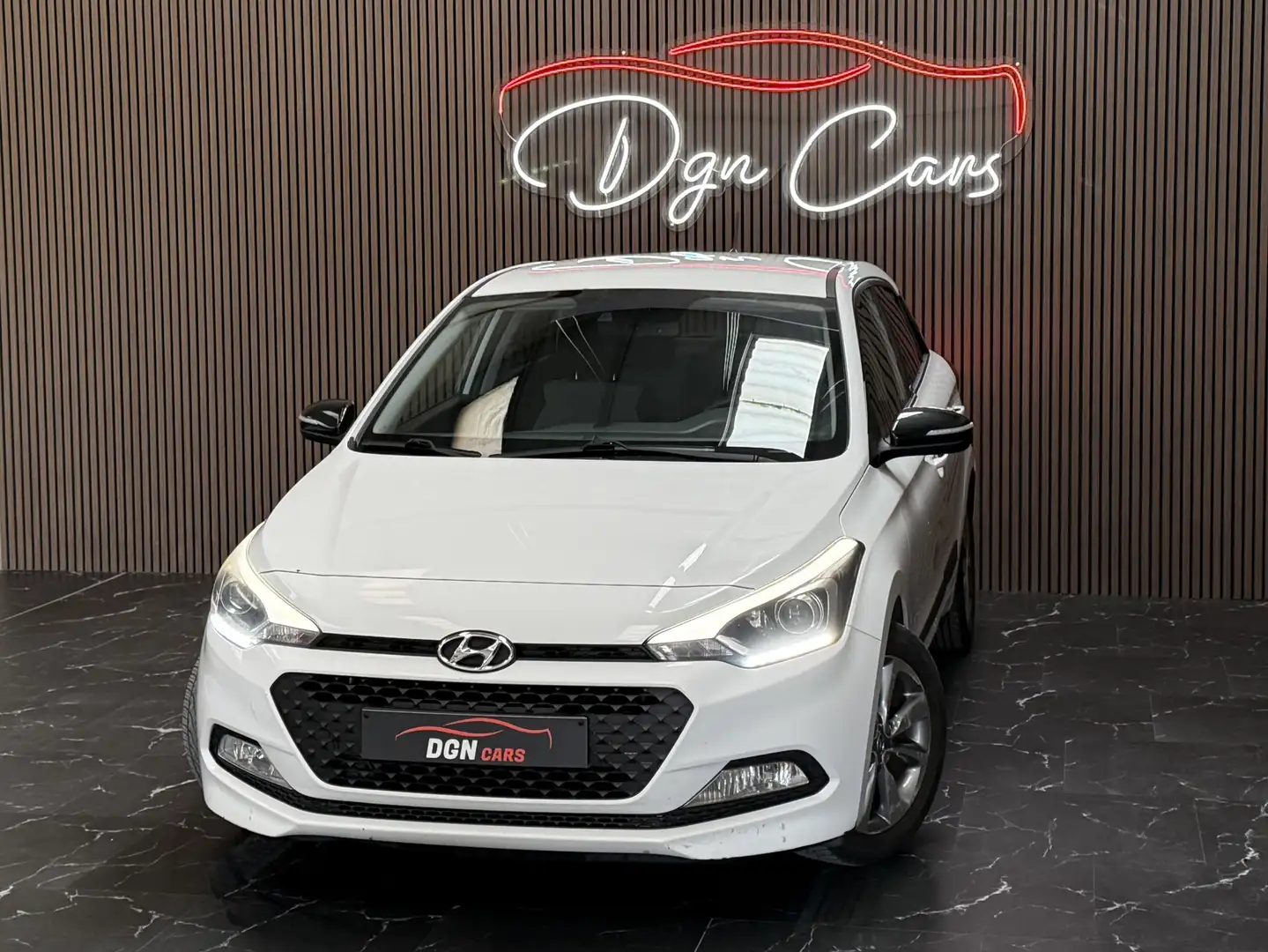 Hyundai i20 i20 1.2i Blackline Wit - 1