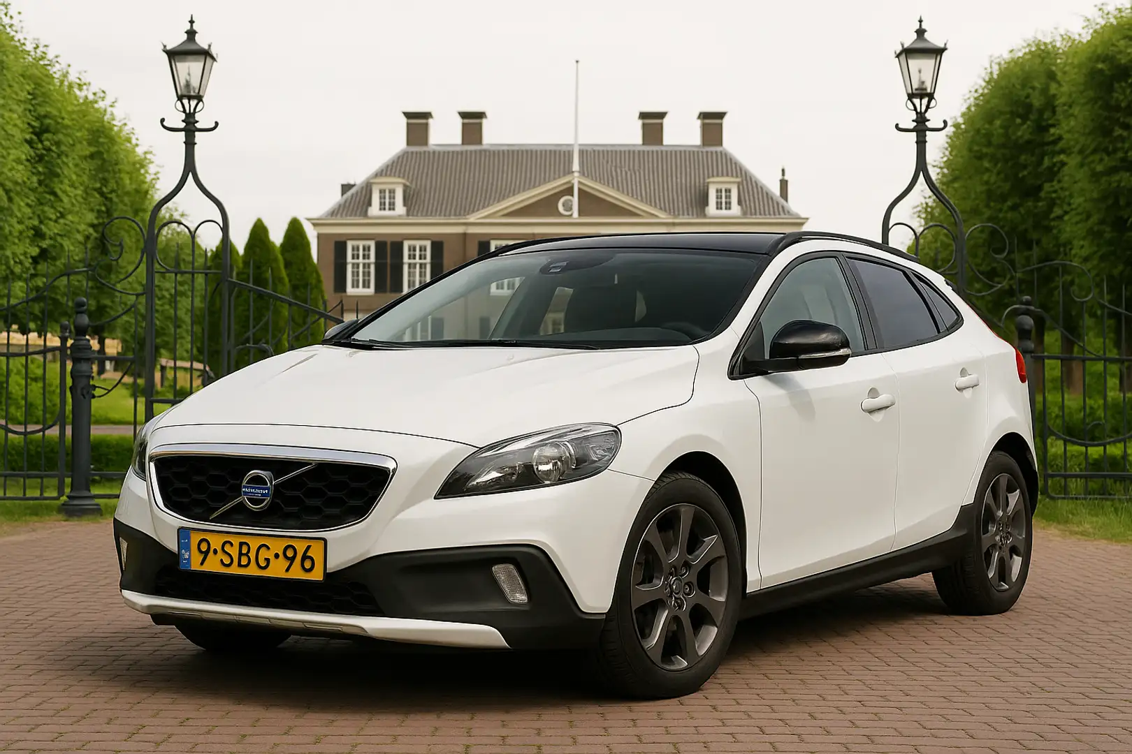 Volvo V40 Cross Country 1.6 T4 180PK | NL-AUTO! | PANODAK | LEDER | NAVI | Wit - 1