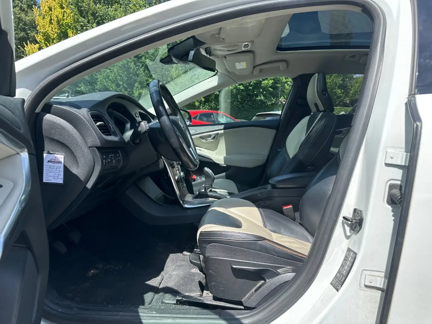 Volvo V40 Cross Country 1.6 T4 180PK | NL-AUTO! | PANODAK | LEDER | NAVI | Wit - 2