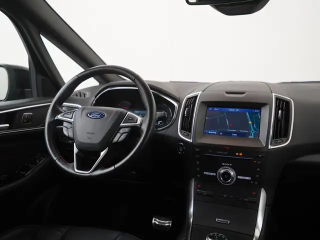 Ford S-Max view 5