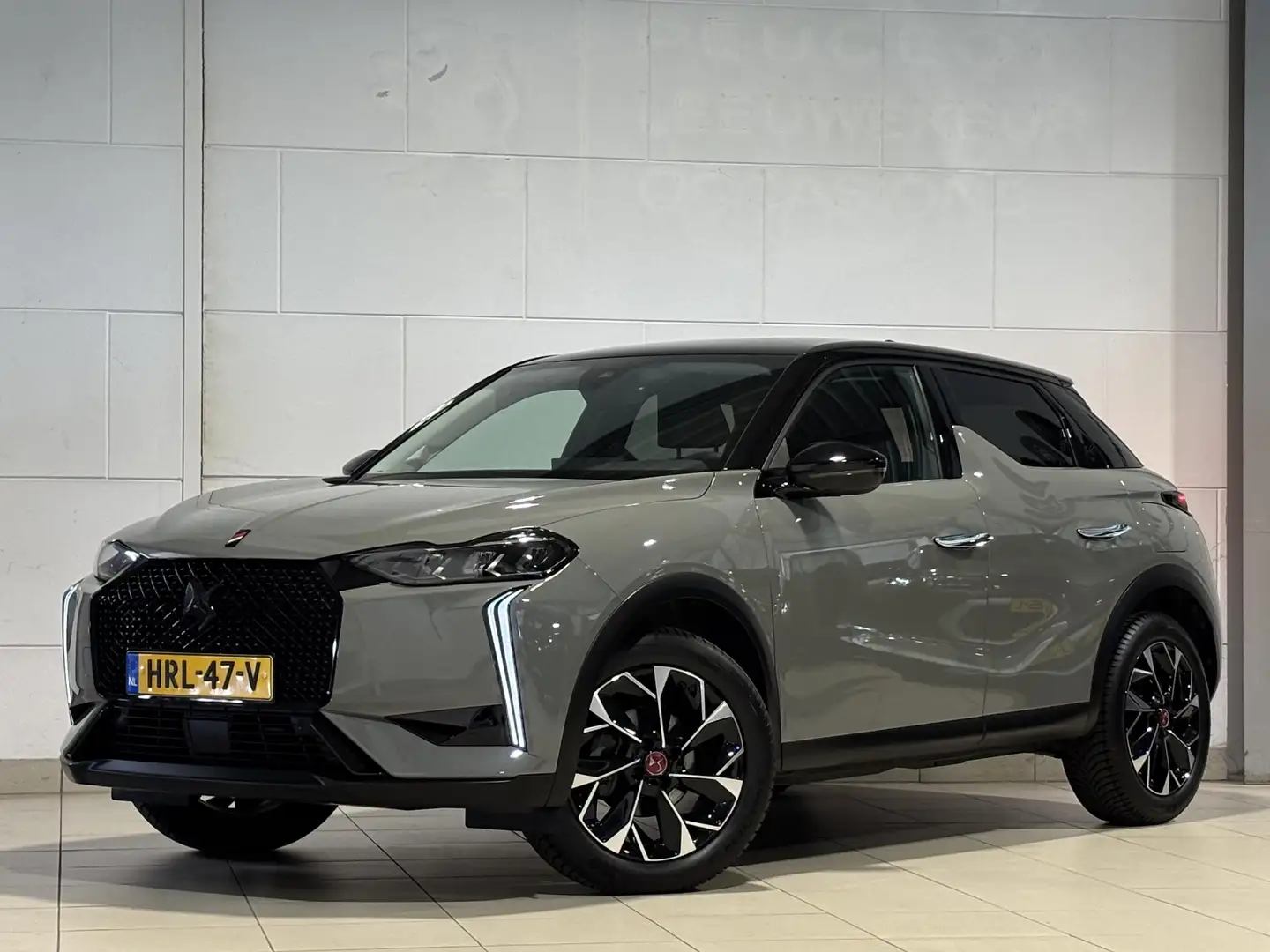 DS Automobiles DS 3 Performance Line 1.2 Turbo 130pk EAT8 | SMART KEYL Grijs - 2