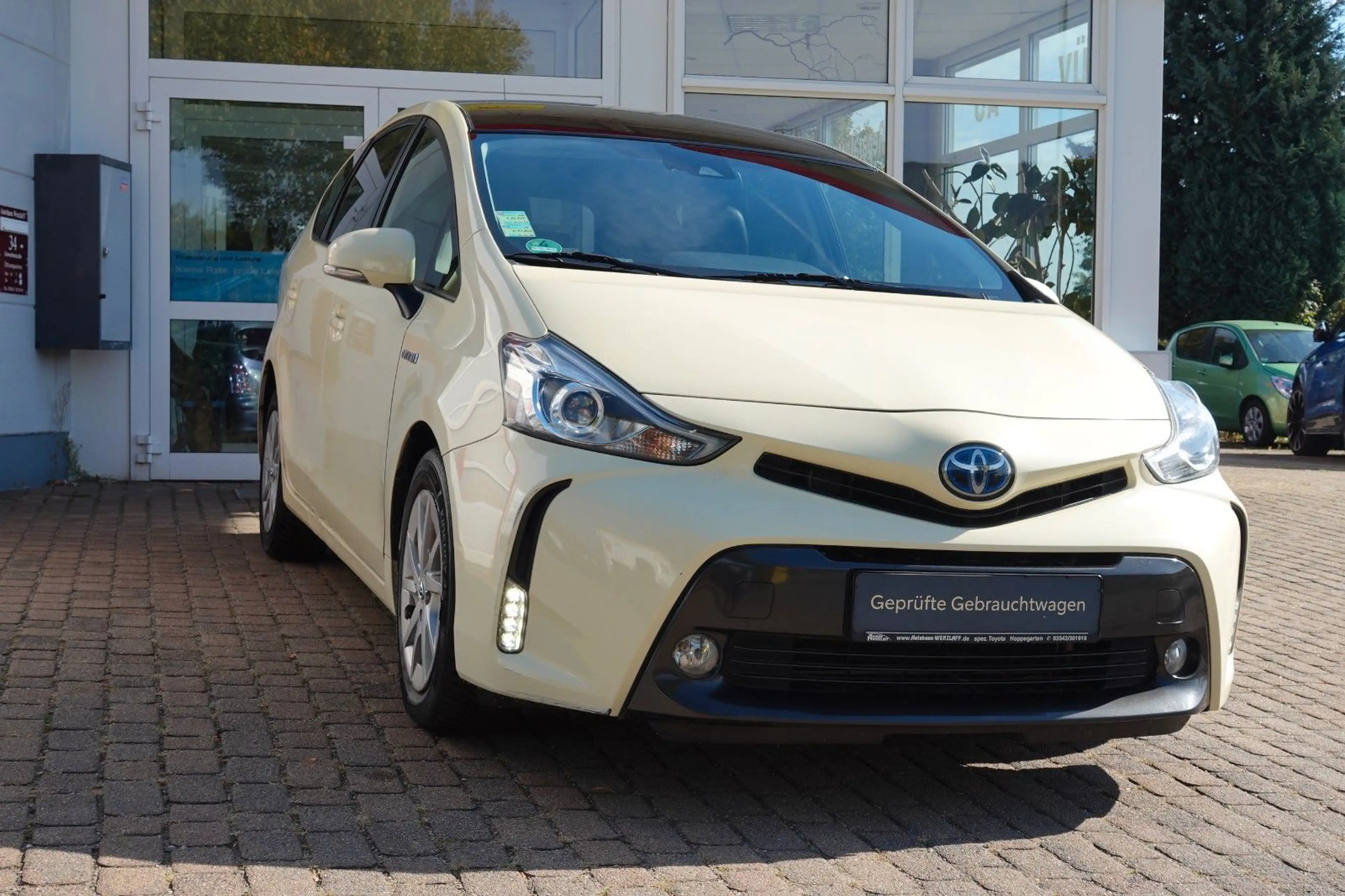 Toyota Prius+ 1.8l  Executive Scheckheft Panorama — photo 2