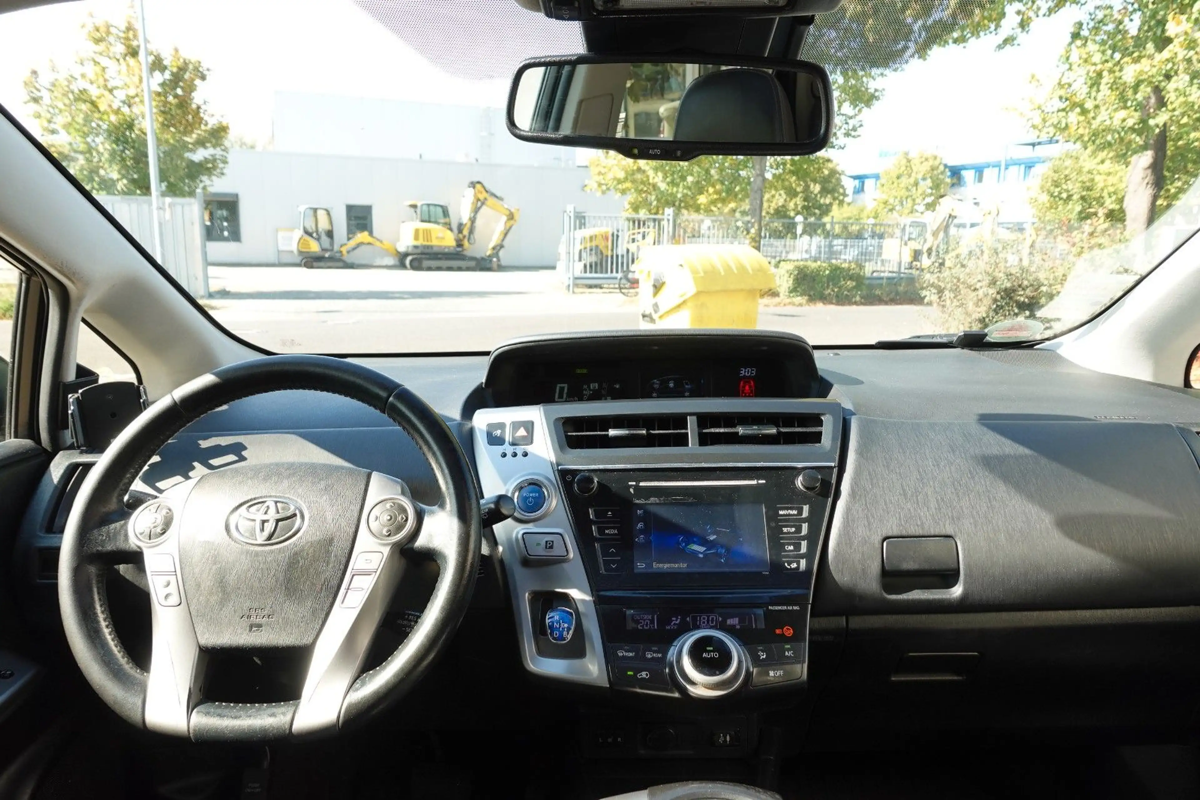 Toyota Prius+ 1.8l  Executive Scheckheft Panorama — photo 15