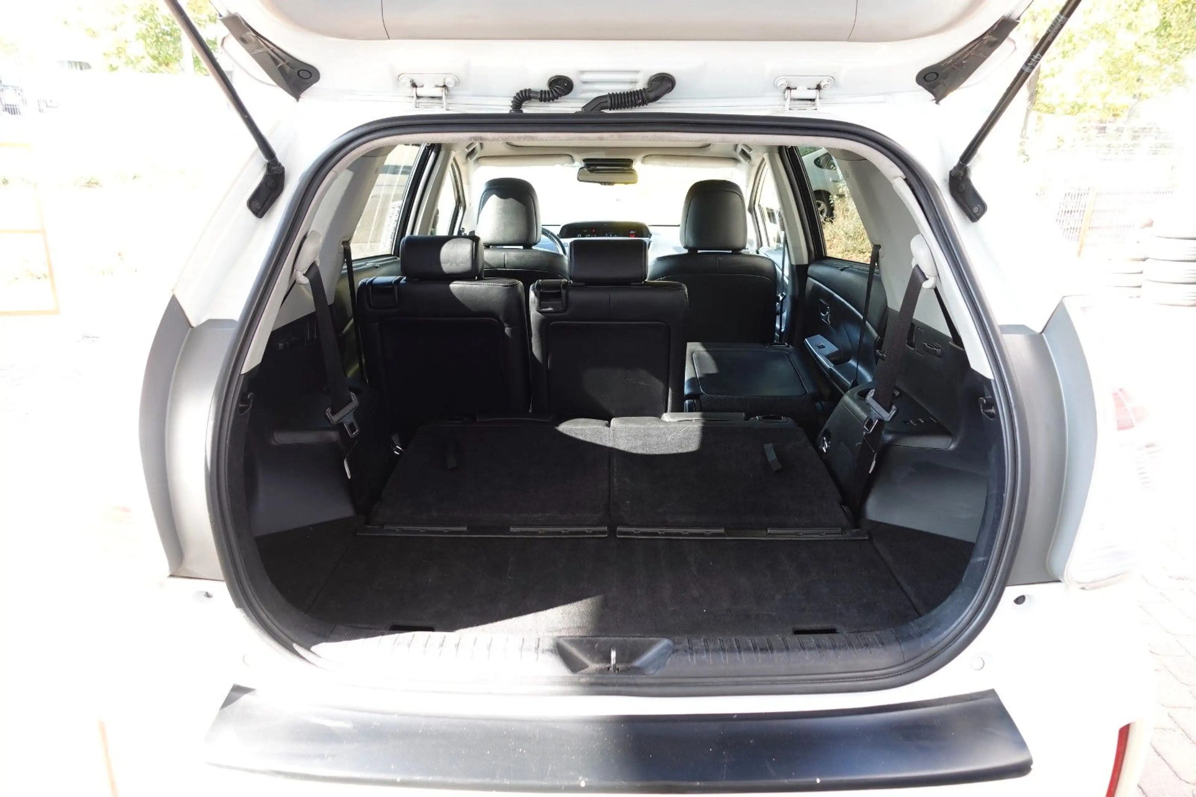 Toyota Prius+ 1.8l  Executive Scheckheft Panorama — photo 12