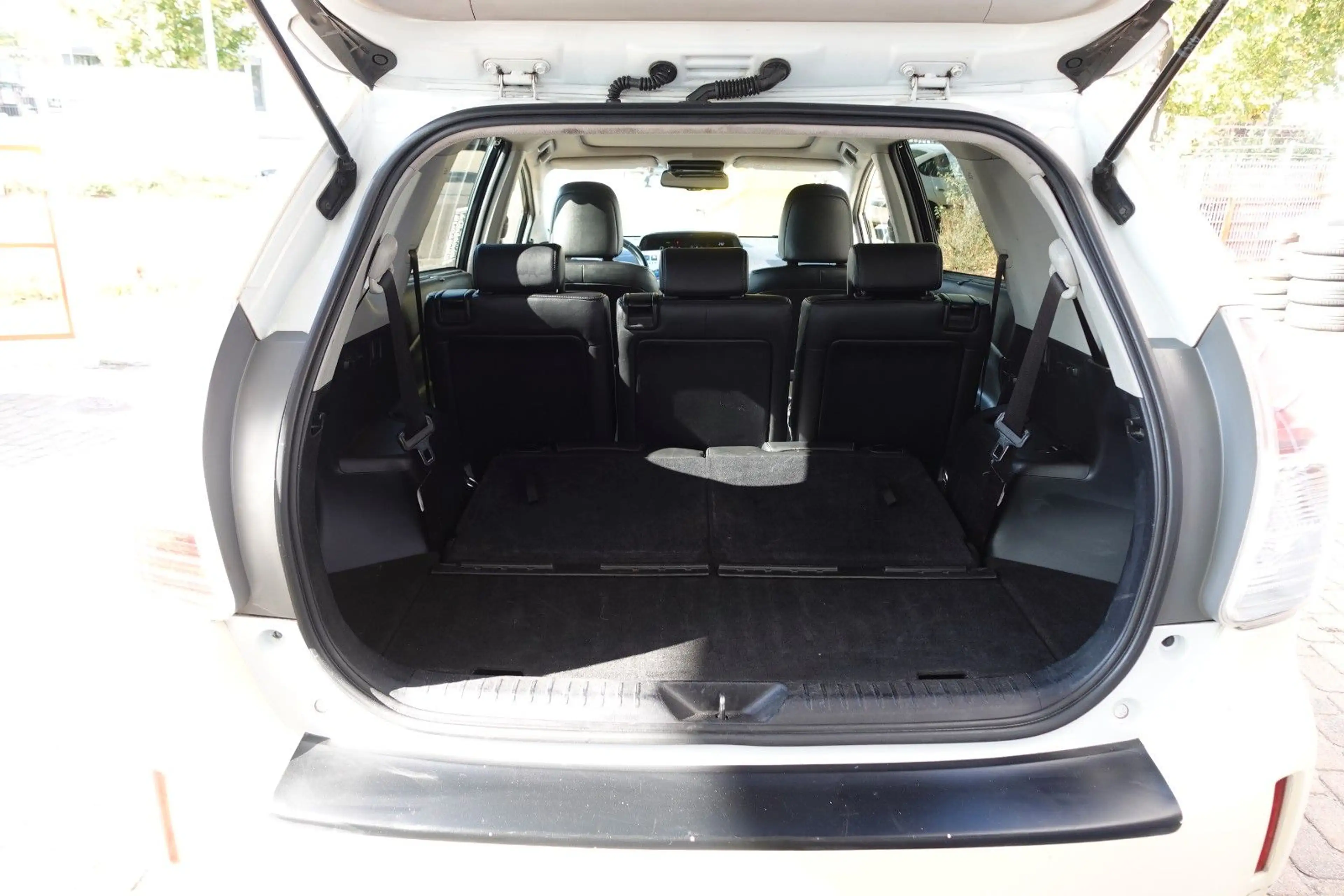 Toyota Prius+ 1.8l  Executive Scheckheft Panorama — photo 11