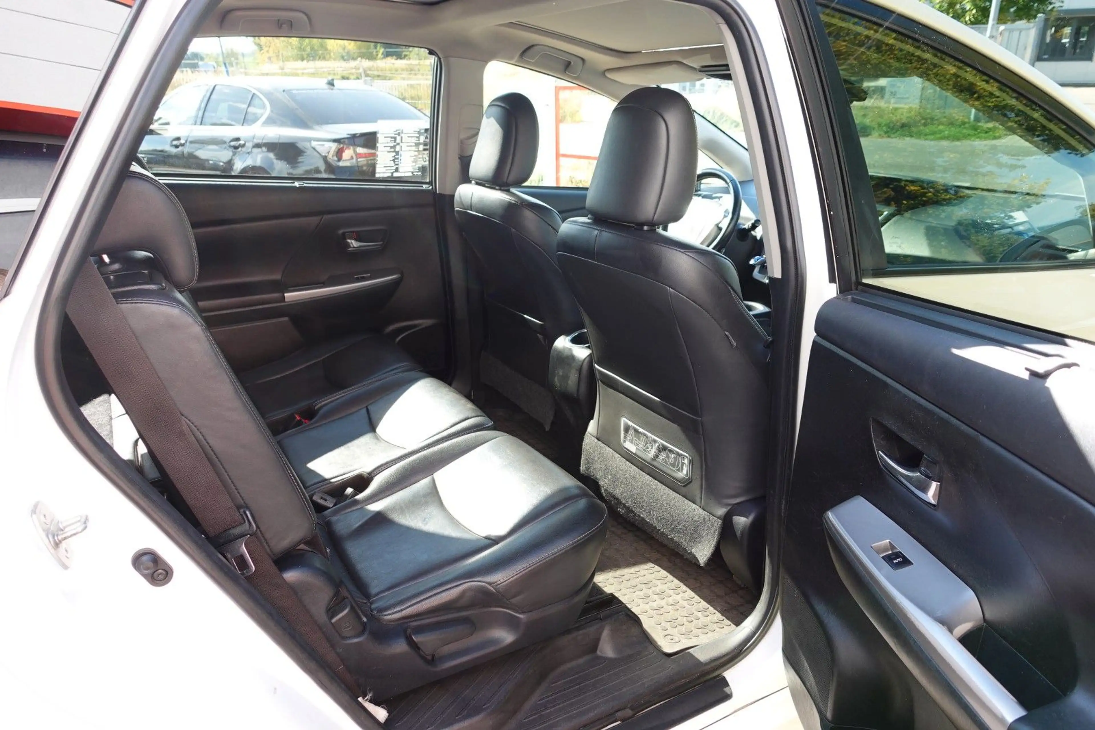 Toyota Prius+ 1.8l  Executive Scheckheft Panorama — photo 7
