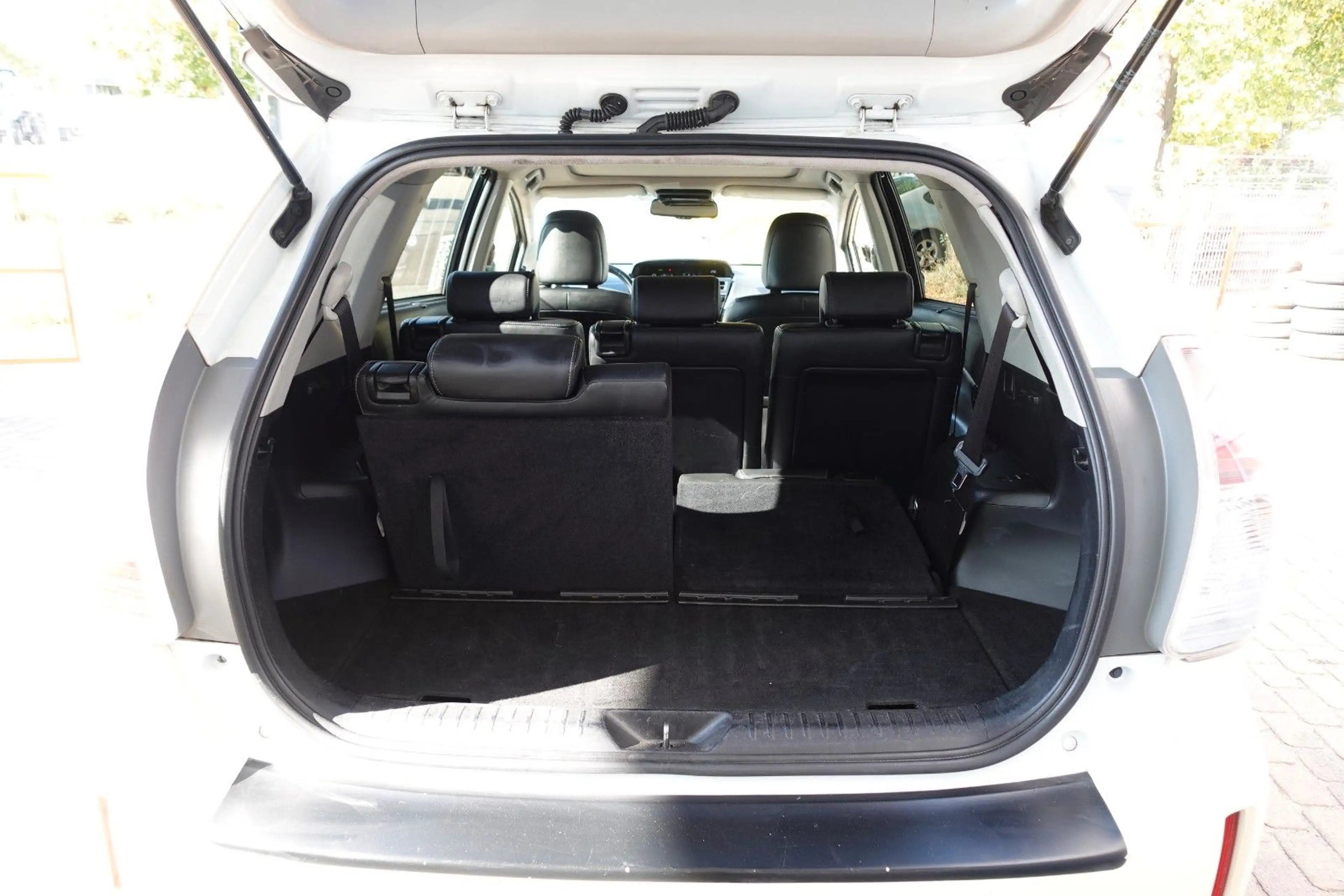 Toyota Prius+ 1.8l  Executive Scheckheft Panorama — photo 10