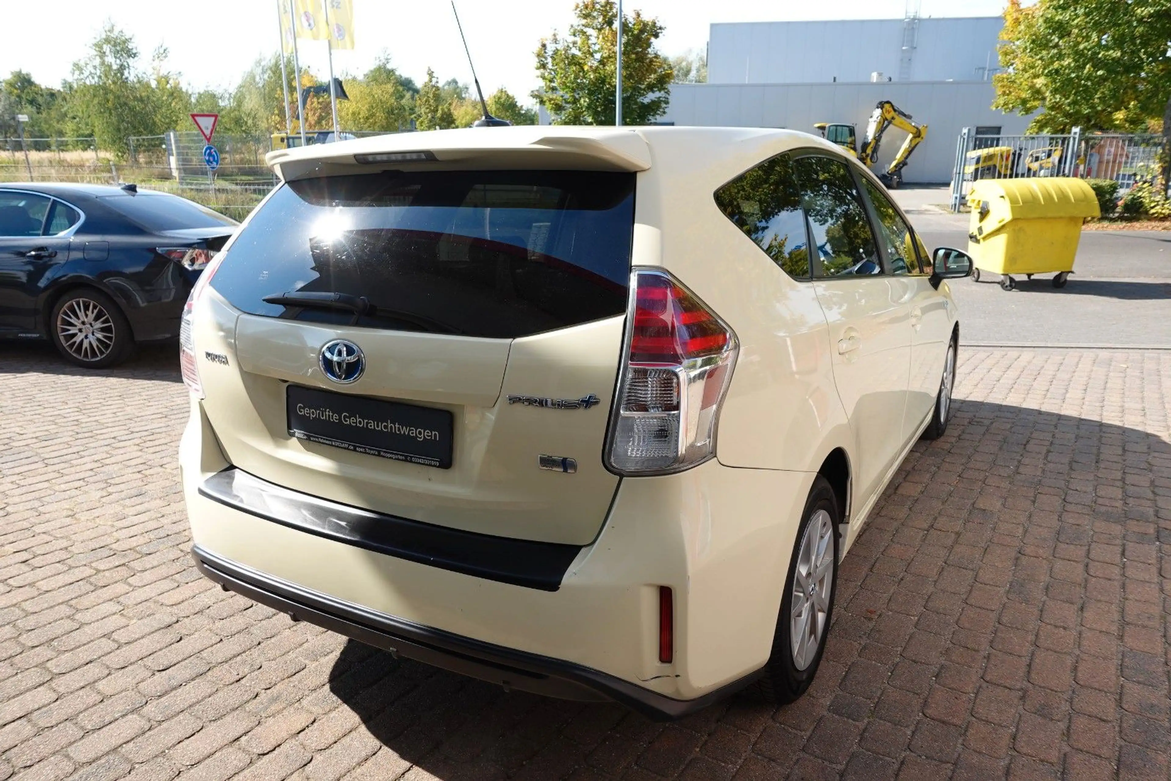 Toyota Prius+ 1.8l  Executive Scheckheft Panorama — photo 4