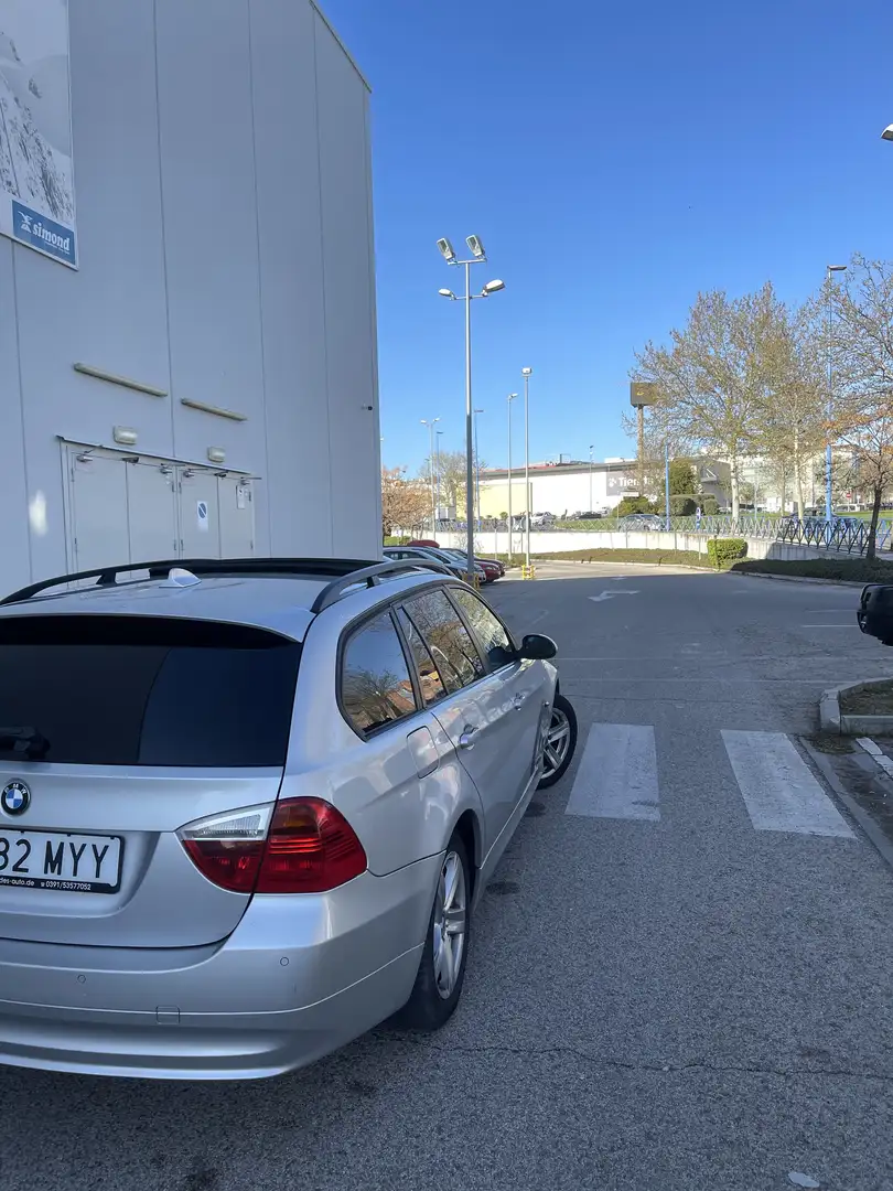 BMW 318 318d Touring - 2