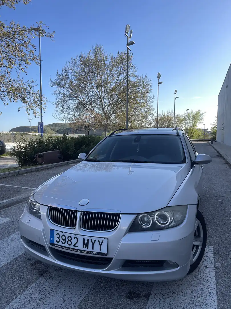 BMW 318 318d Touring - 1