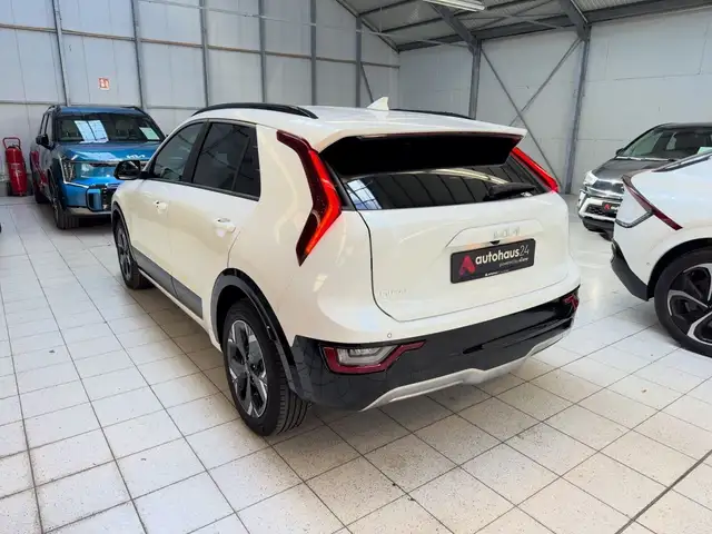 Kia E-Niro view 4
