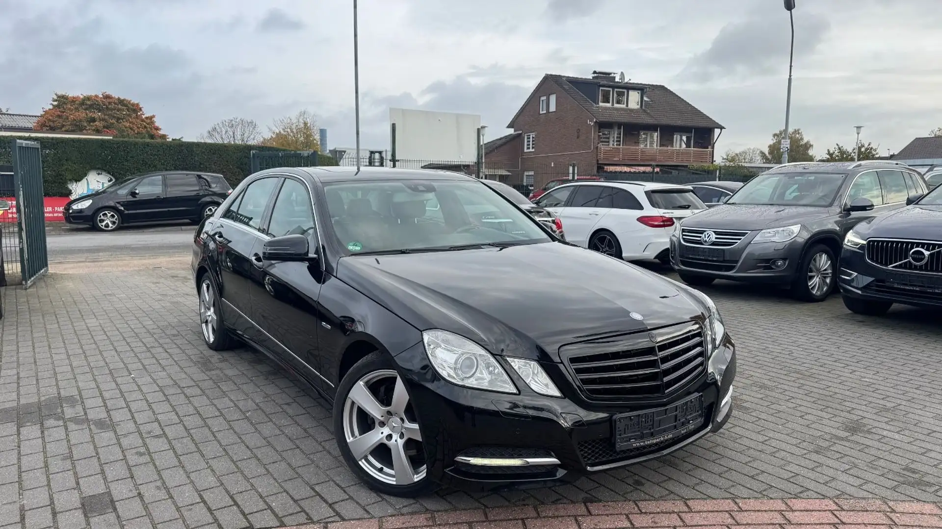 Mercedes-Benz E 300 CDI Lim. BlueEfficiency | PANO | KAMERA Noir - 1