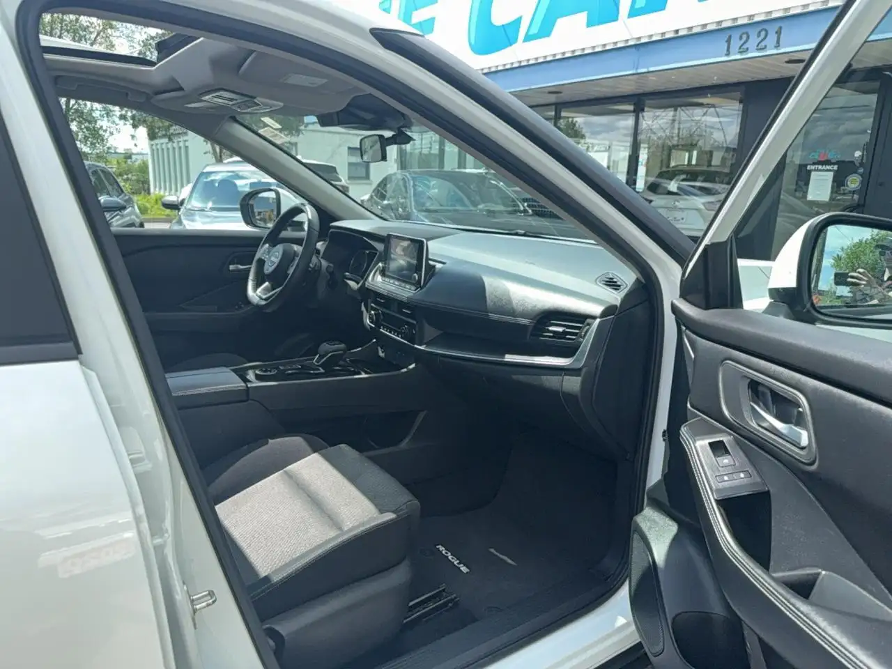 Nissan Rogue снимка Nissan Rogue