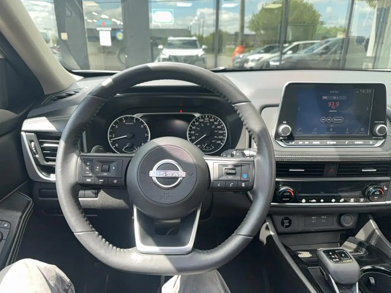 Nissan Rogue снимка Nissan Rogue