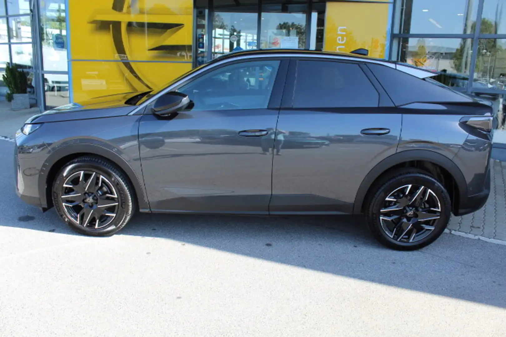 Peugeot 3008 Hybrid 145 e-DCS6 Allure Grau - 1
