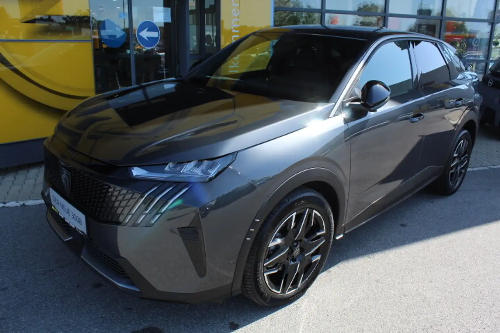 Peugeot 3008 Hybrid 145 e-DCS6 Allure Grau - 2