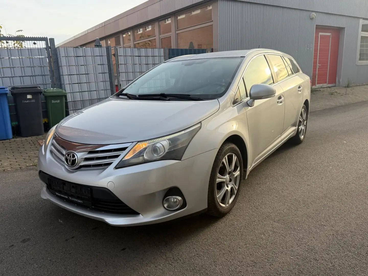 Toyota Avensis Kombi Edition/Automatik/Klima/Euro5 Gris - 1