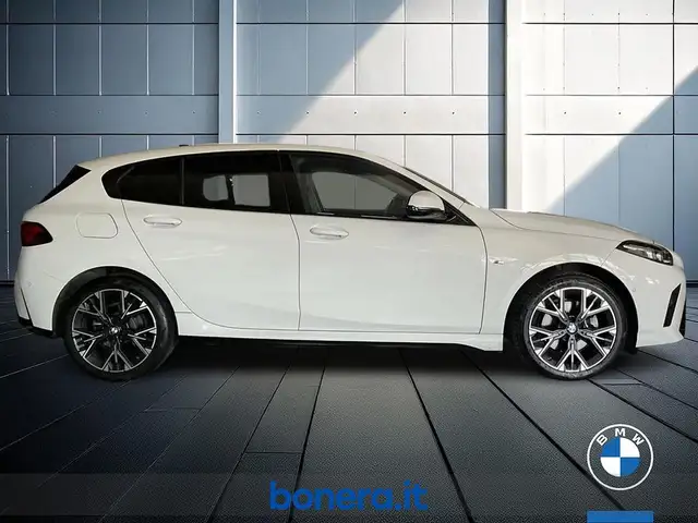 BMW 1 Series view 5