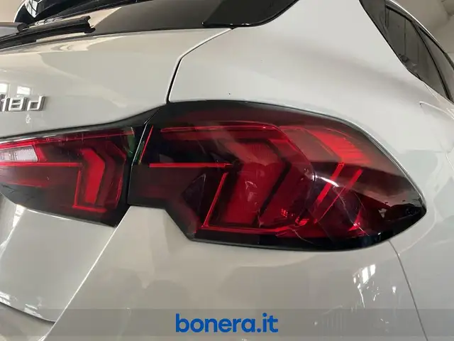 BMW 1 Series view 11