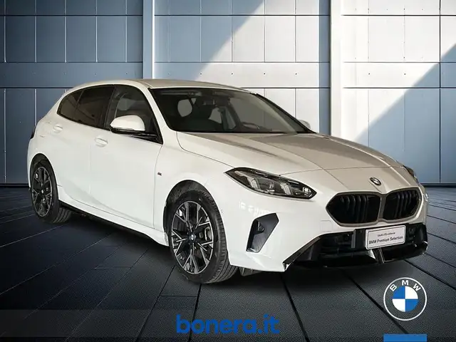 BMW 1 Series view 4