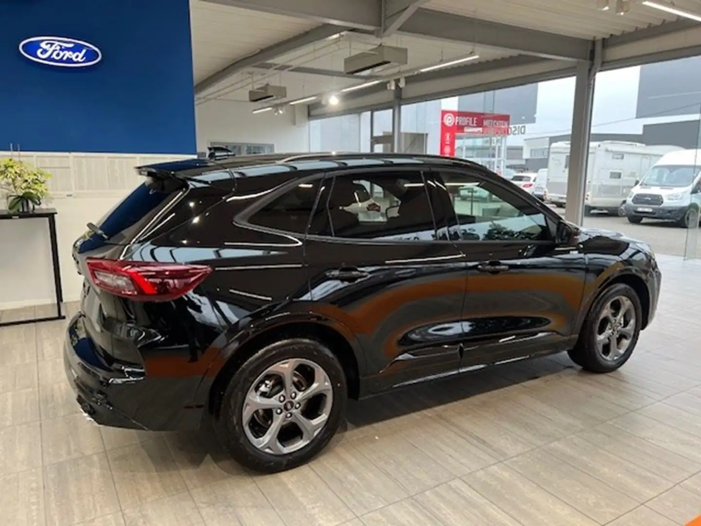 Ford Kuga 1.5i benzine ST-Line AUTOMAAT 186pk Negro - 2