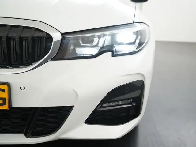 BMW 3 Series view 29
