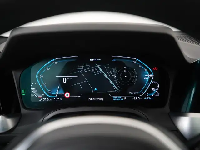 BMW 3 Series view 8
