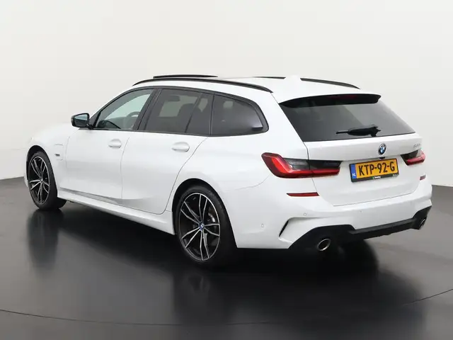 BMW 3 Series view 6