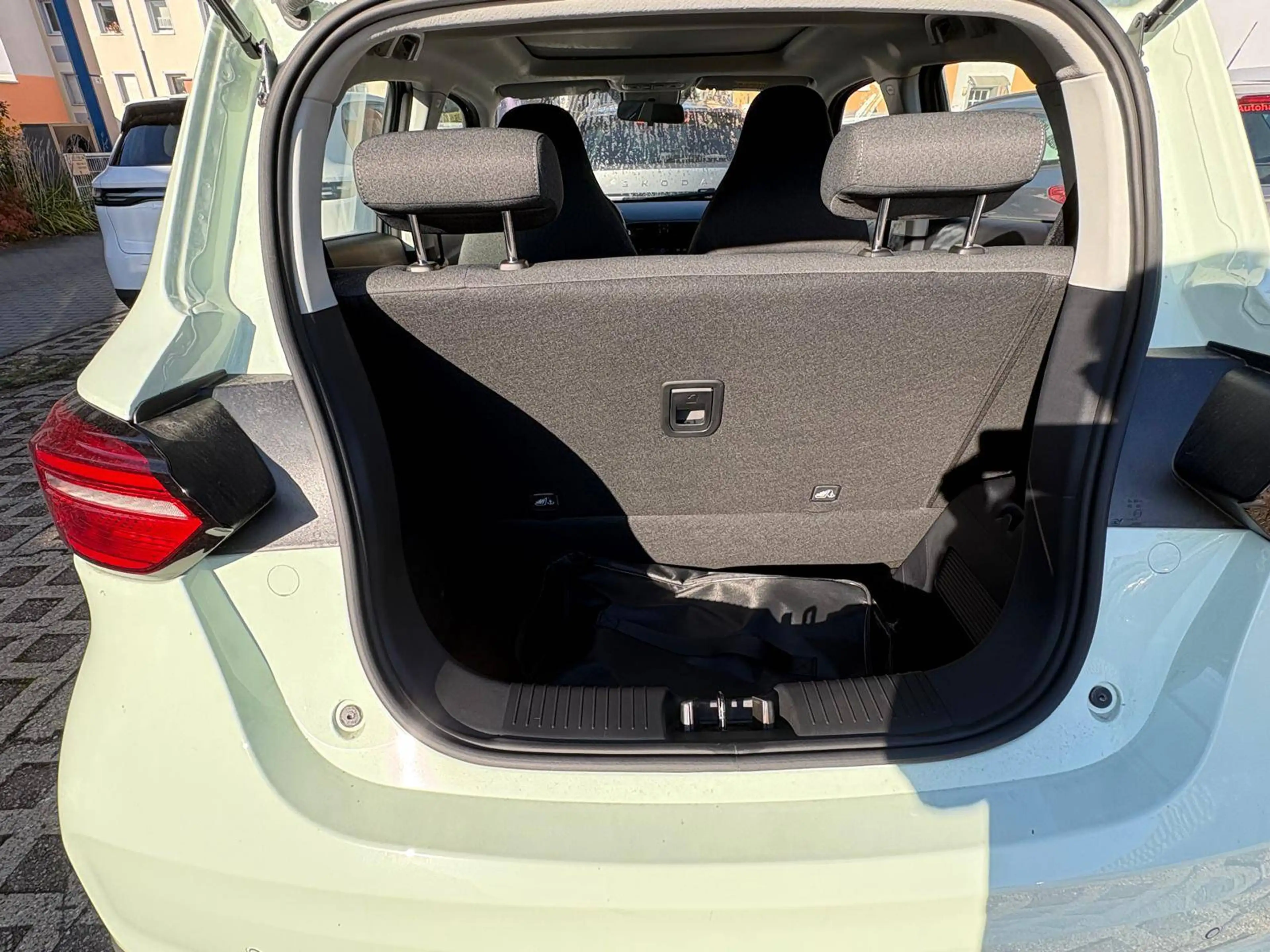 Leapmotor T03 Navi,Klimaautomat,Kamera,PDC,Pano.Aluf. — photo 14