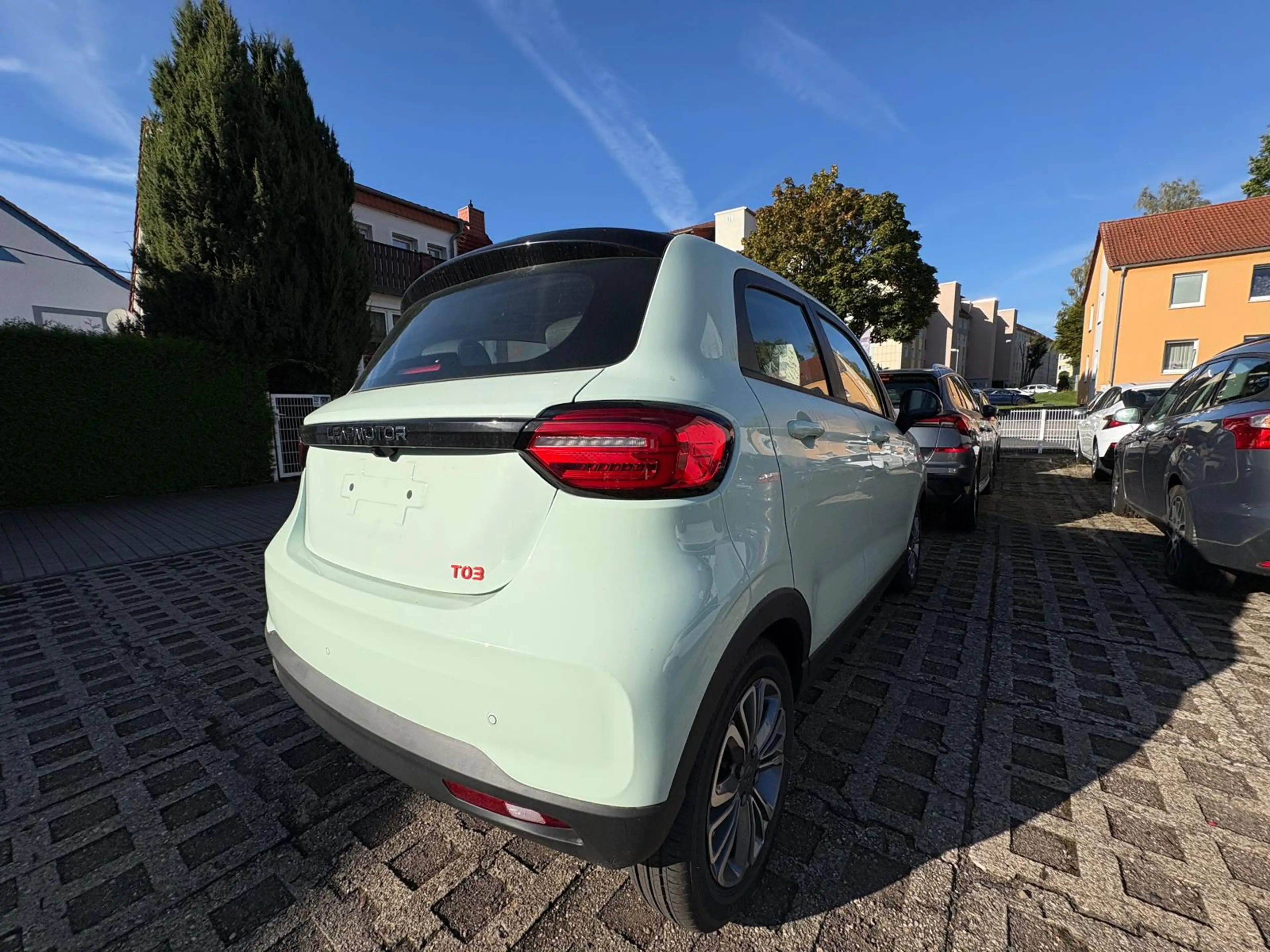 Leapmotor T03 Navi,Klimaautomat,Kamera,PDC,Pano.Aluf. — photo 5