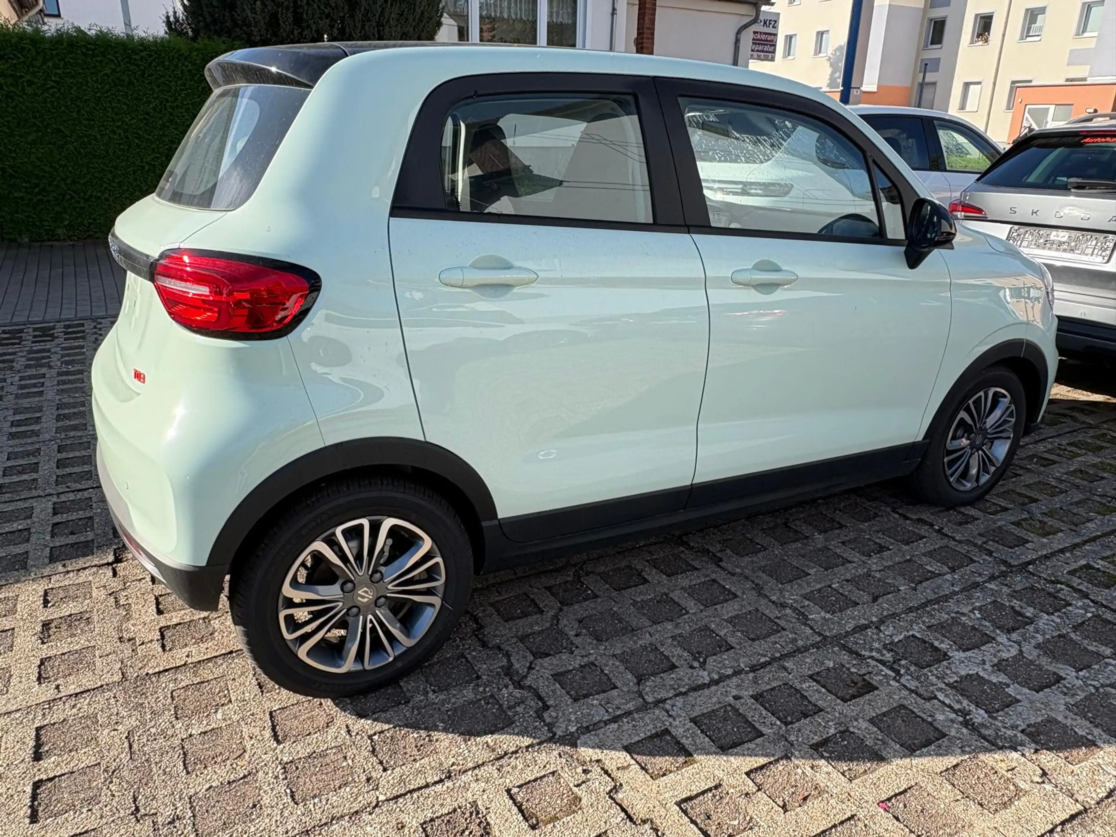 Leapmotor T03 Navi,Klimaautomat,Kamera,PDC,Pano.Aluf. — photo 10