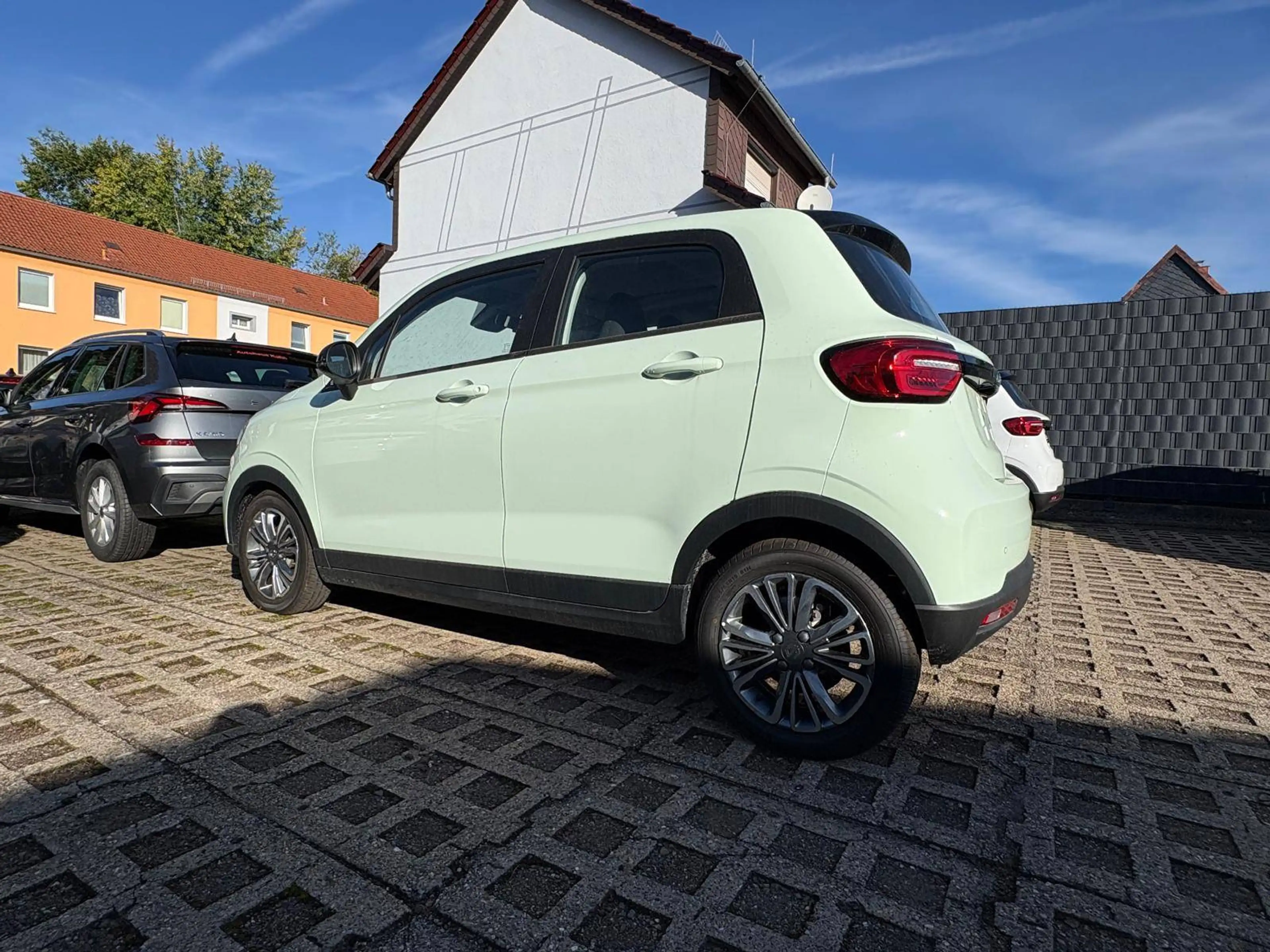 Leapmotor T03 Navi,Klimaautomat,Kamera,PDC,Pano.Aluf. — photo 8