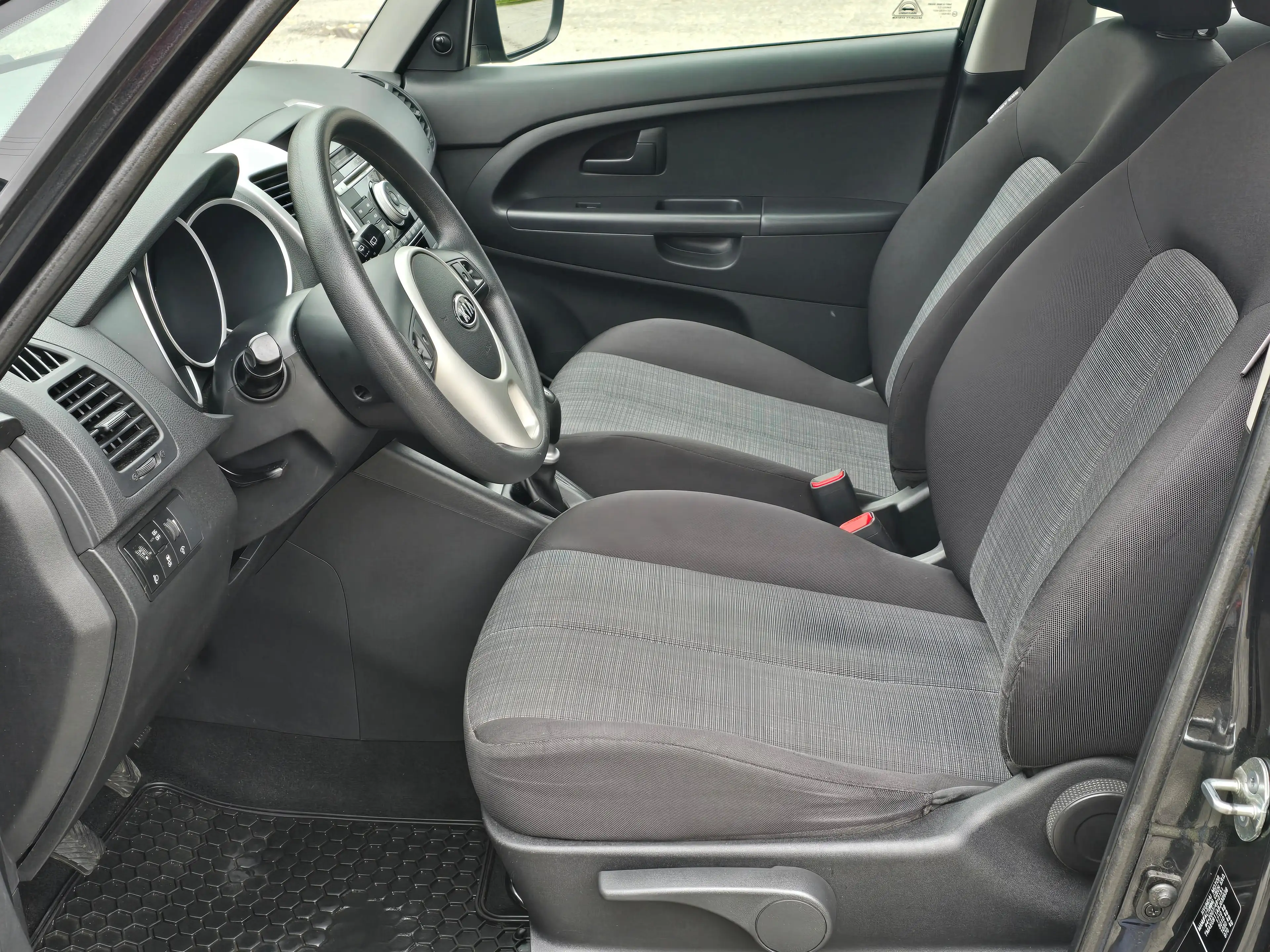 Kia Venga 1,4 Top* Kredit* Klima* Neues Pickerl* Gepflegt* — photo 9