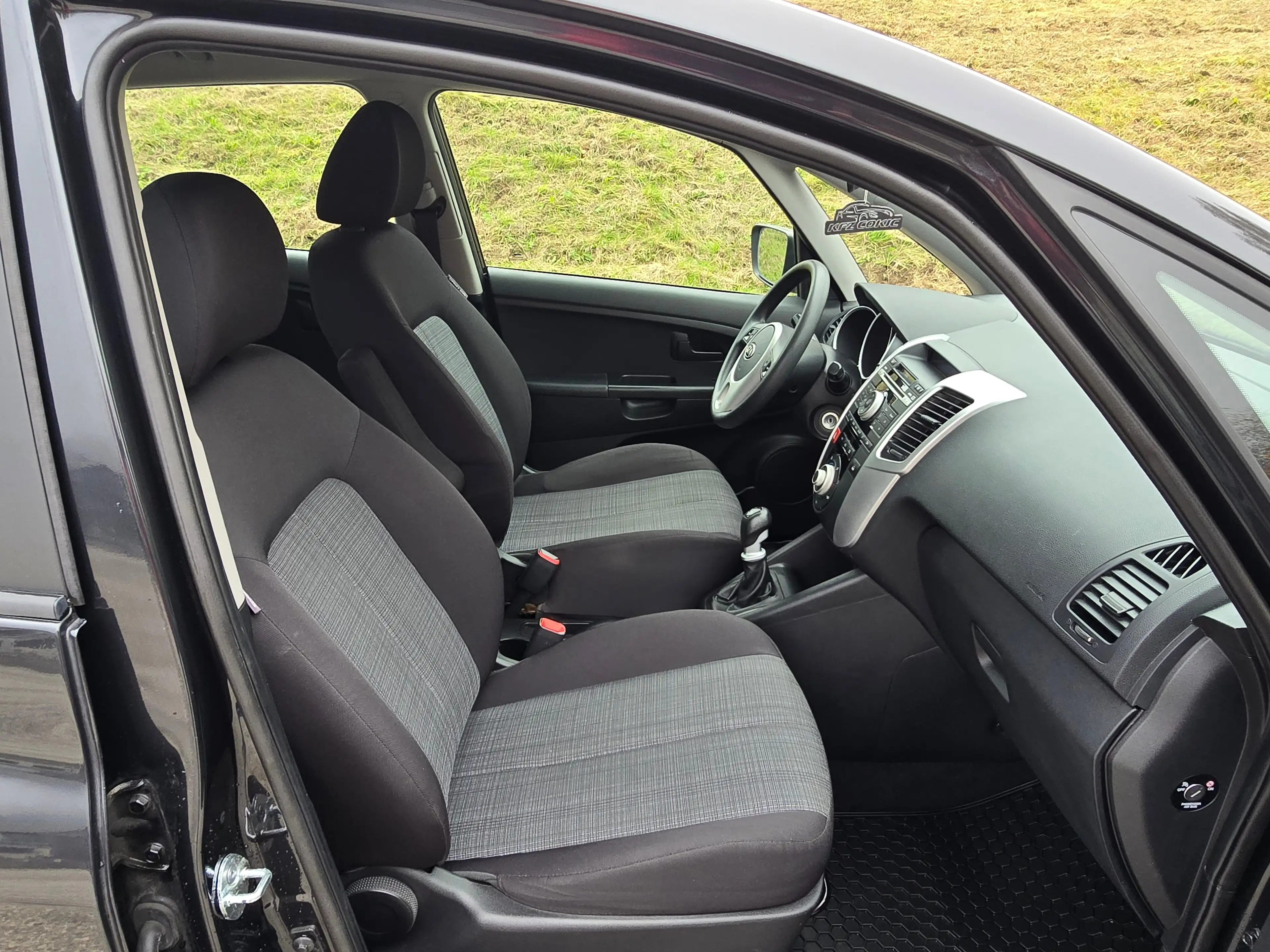 Kia Venga 1,4 Top* Kredit* Klima* Neues Pickerl* Gepflegt* — photo 15