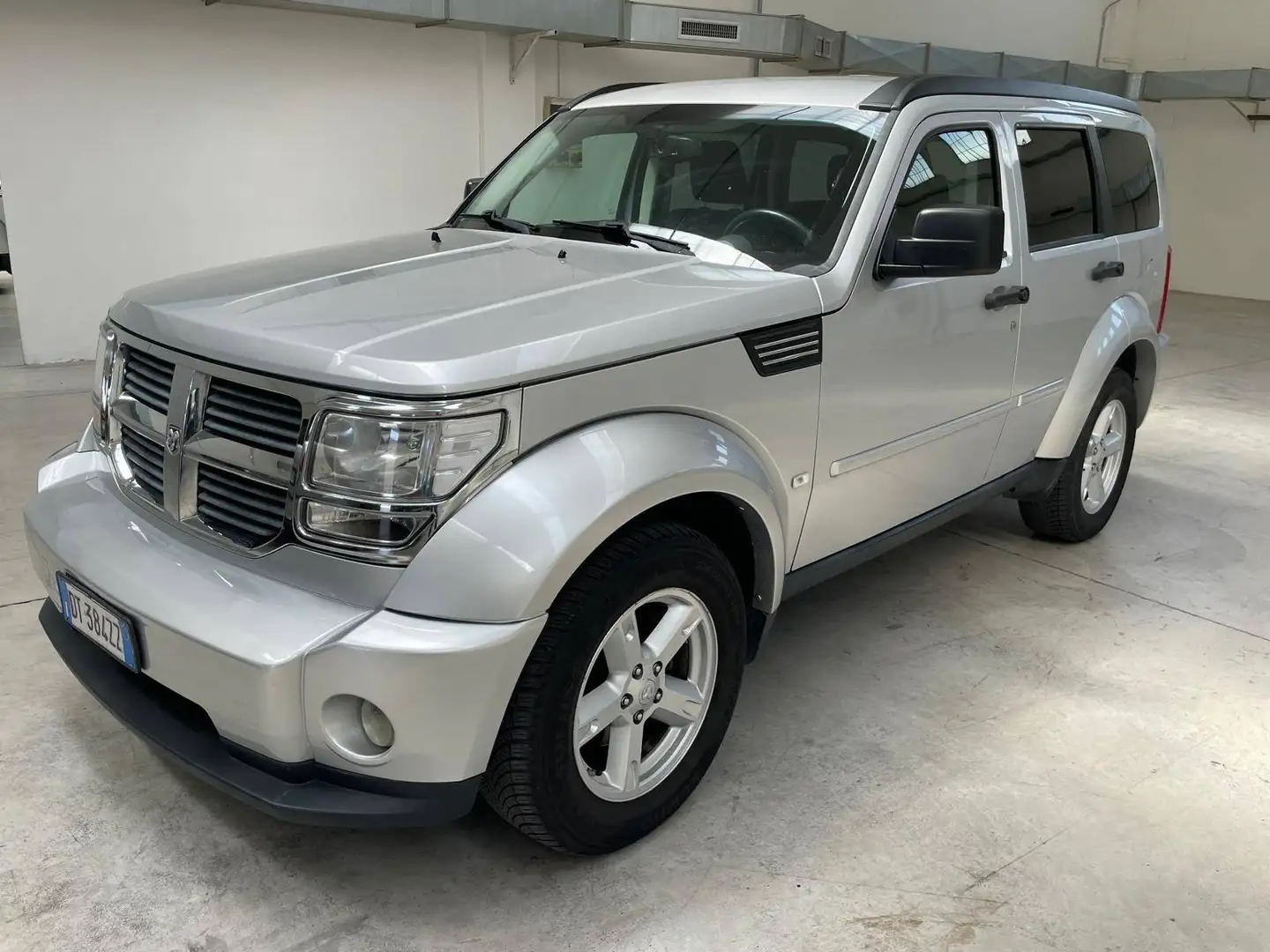 Dodge Nitro Nitro 2.8 L4 crd 16v SXT 4wd auto dpf Silber - 2