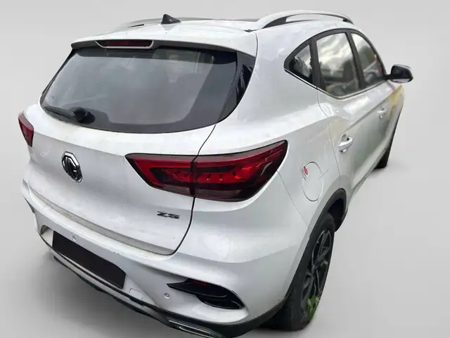 MG ZS view 3
