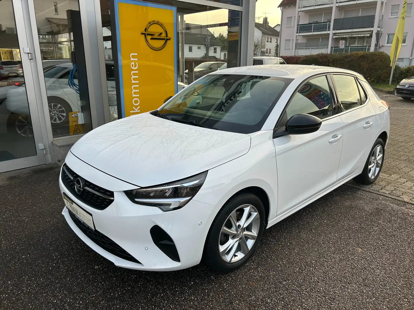 Opel Corsa F Elegance SHZ,Navi,Kamera,PDC,Alu,LED,Allwetter! Weiß - 1