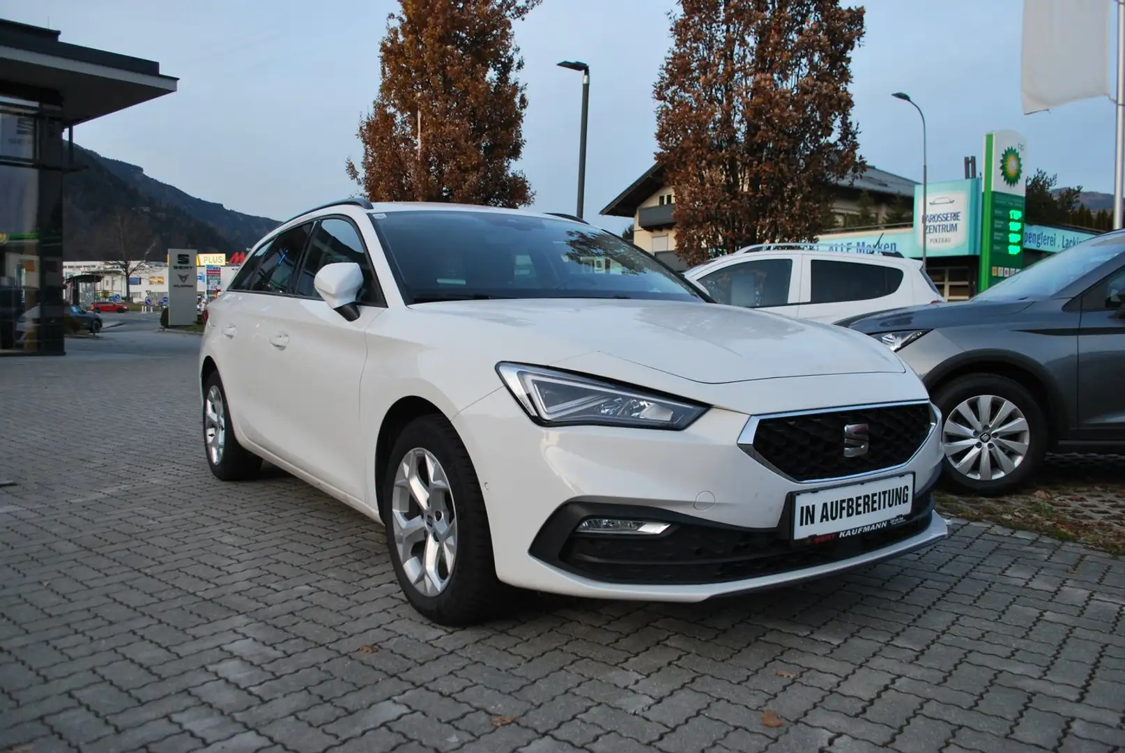 SEAT Leon Style 1.0 eTSI DSG Weiß - 2