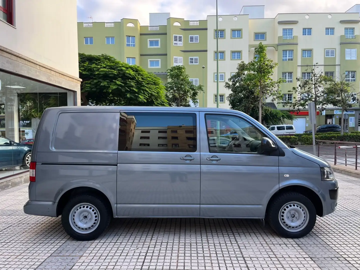 Volkswagen Transporter Chasis Cabina 2.0TDI Gris - 2