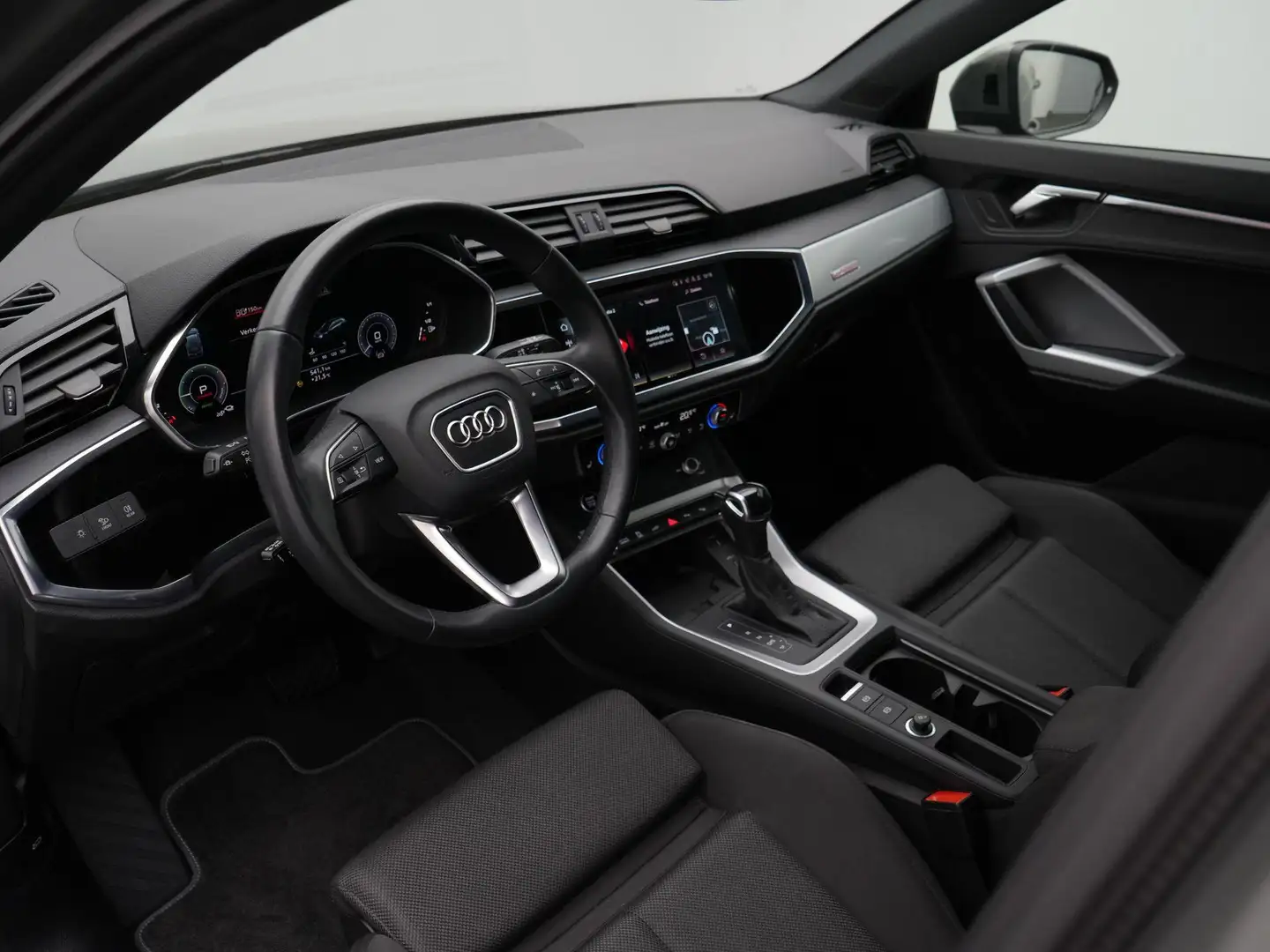 Audi Q3 45 TFSI e 245 pk S-tronic S-Line | Rondomzicht cam Grijs - 2