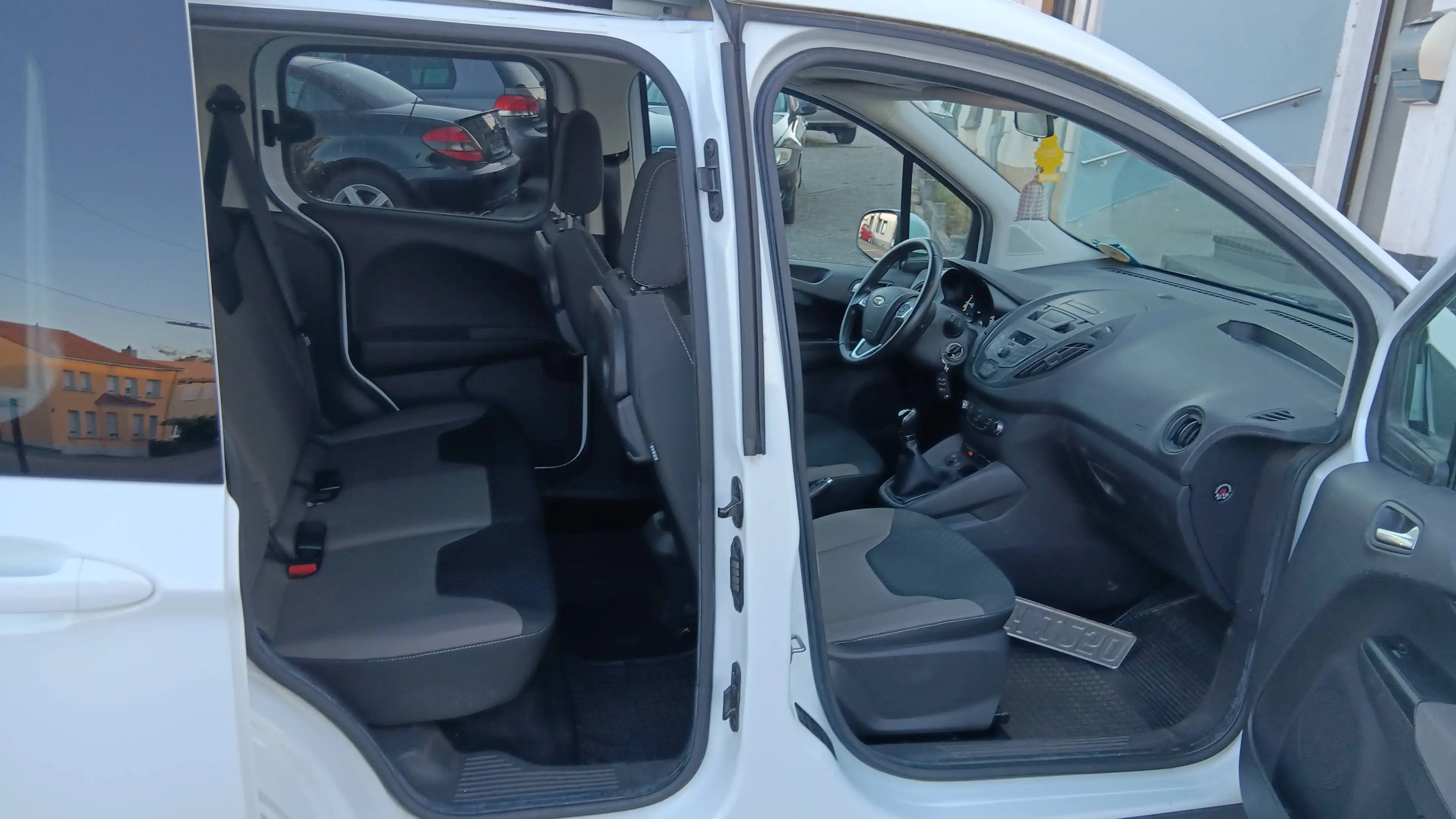 Ford Tourneo Courier Tourneo Courier 1.0 EcoBoost Trend — photo 10