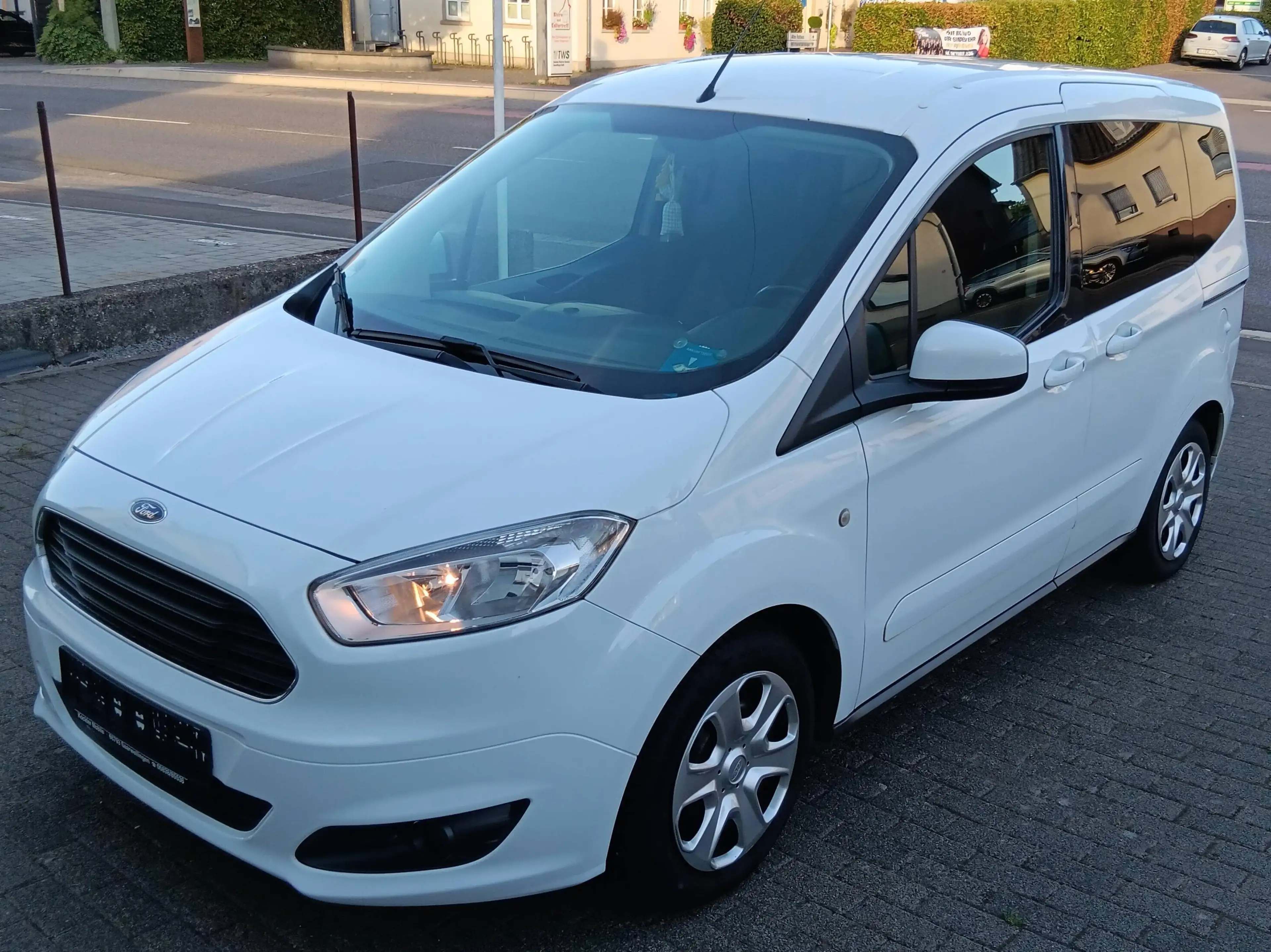 Ford Tourneo Courier Tourneo Courier 1.0 EcoBoost Trend — photo 3