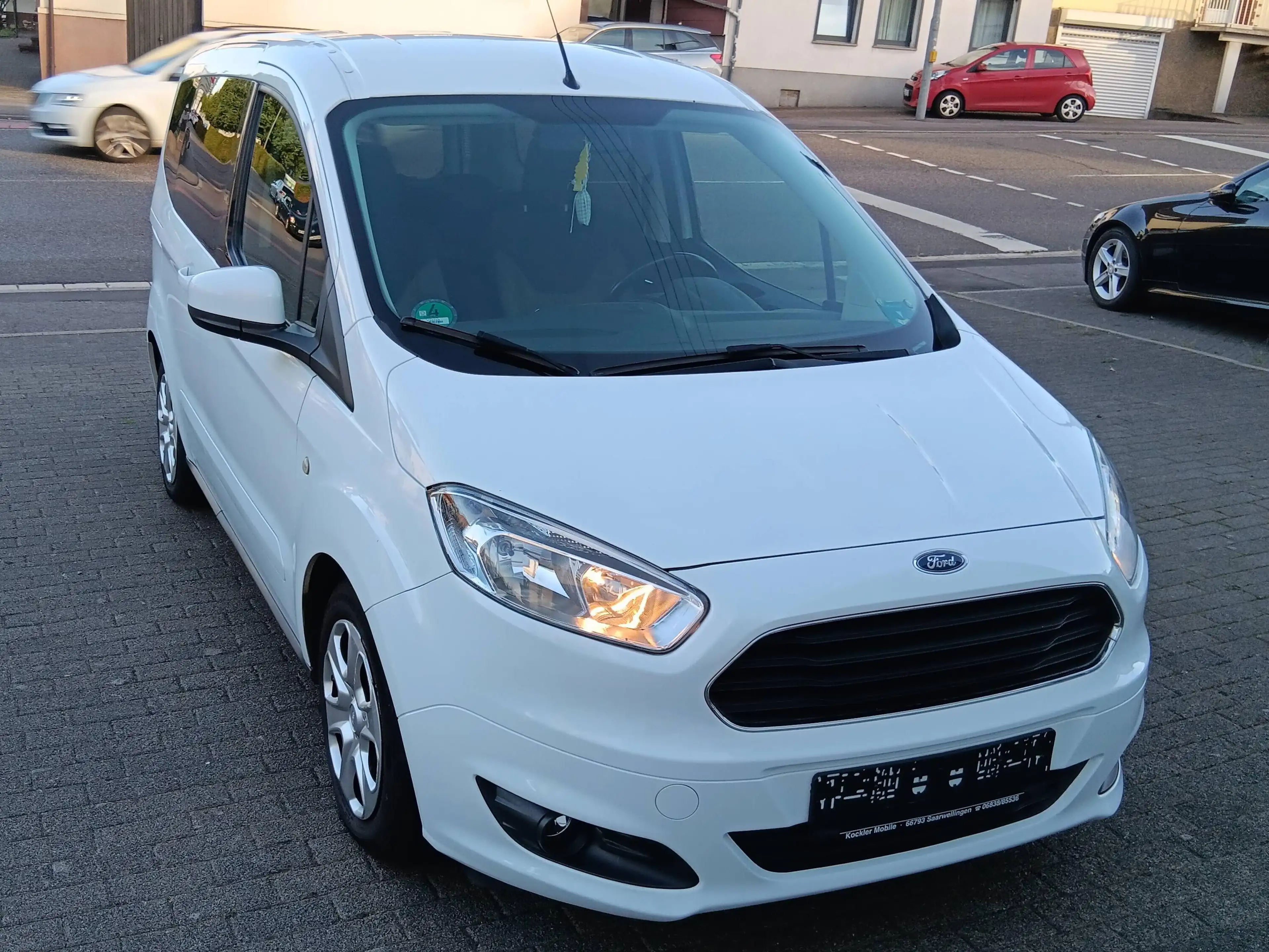 Ford Tourneo Courier Tourneo Courier 1.0 EcoBoost Trend — photo 2