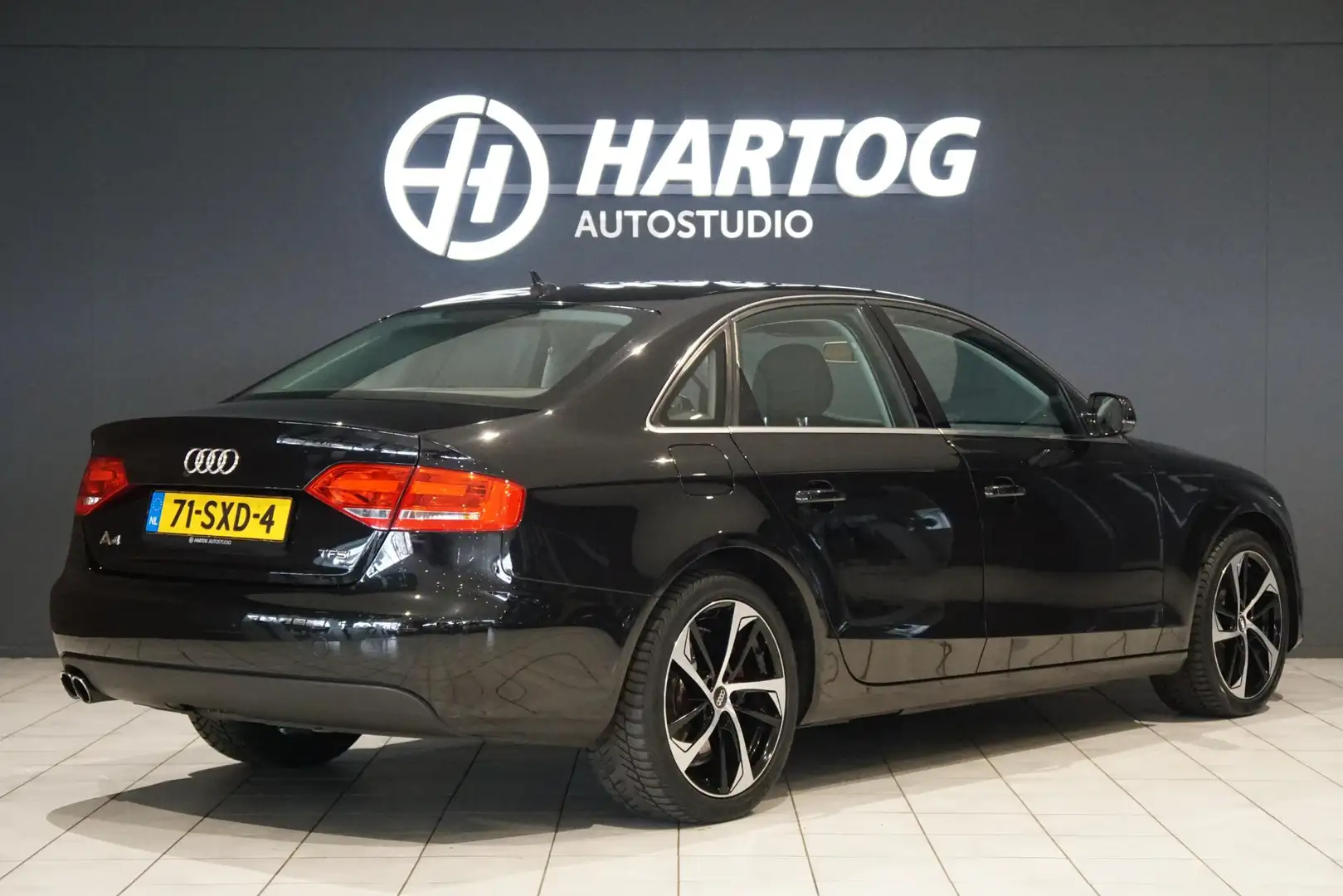 Audi A4 Limousine 1.8 TFSI Pro Line Business + TREKHAAK / Zwart - 2