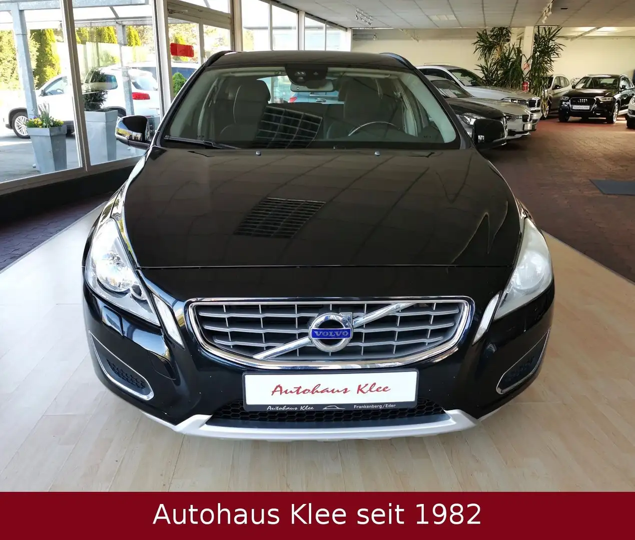 Volvo V60 D4 Geartronic Momentum *LM*PDC*AHK* Schwarz - 2